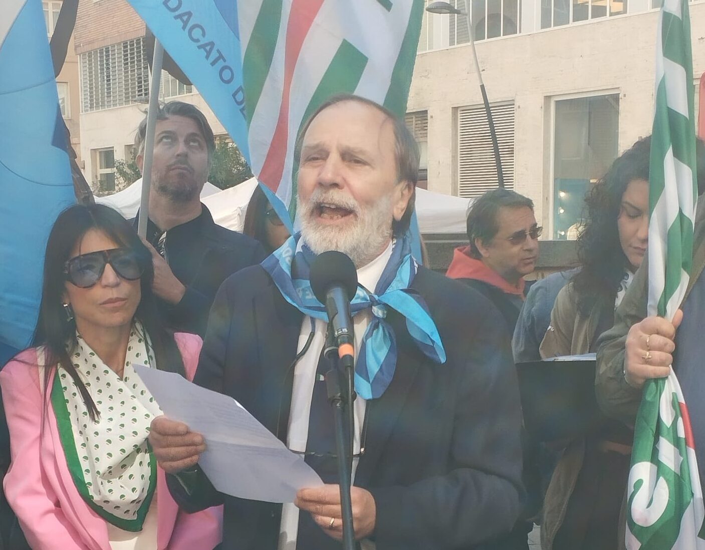 25 APRILE – FESTA DELLA LIBERAZIONE – CGIL CISL UIL ANPI LEGGONO LA COSTITUZIONE. SGAMBATI: “OGGI PIU’ CHE MAI VANNO DIFESI I VALORI DI DEMOCRAZIA E LIBERTÀ IN ITALIA COME NEL MONDO”