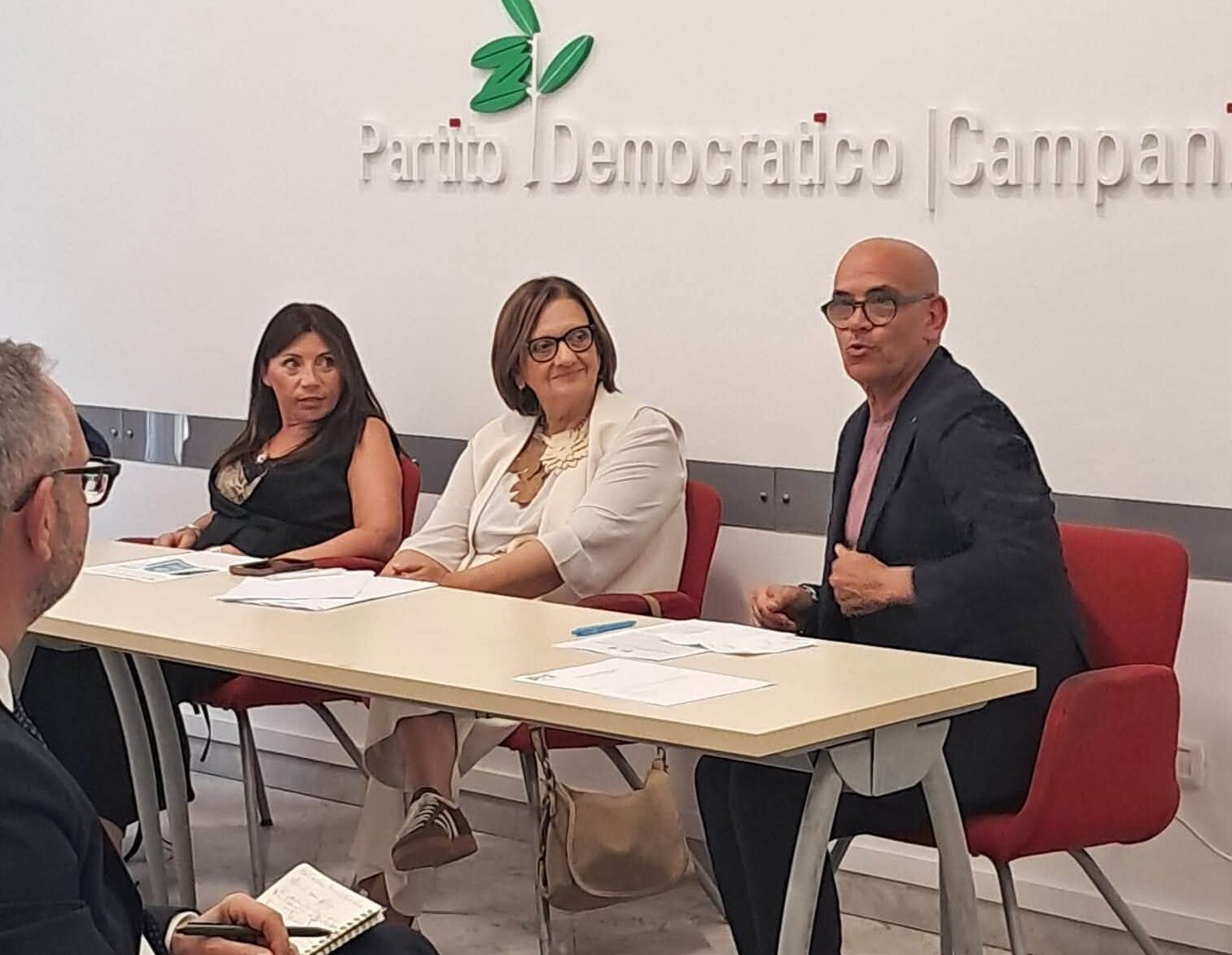 INCONTRO PD SU POVERTÀ EDUCATIVA IN CAMPANIA – COSENTINO: “SERVE DIALOGO E CONDIVISIONE DELLE SCELTE CON LE ISTITUZIONI PER AZIONI STRUTTURALI A SOSTEGNO DELL’INFANZIA”