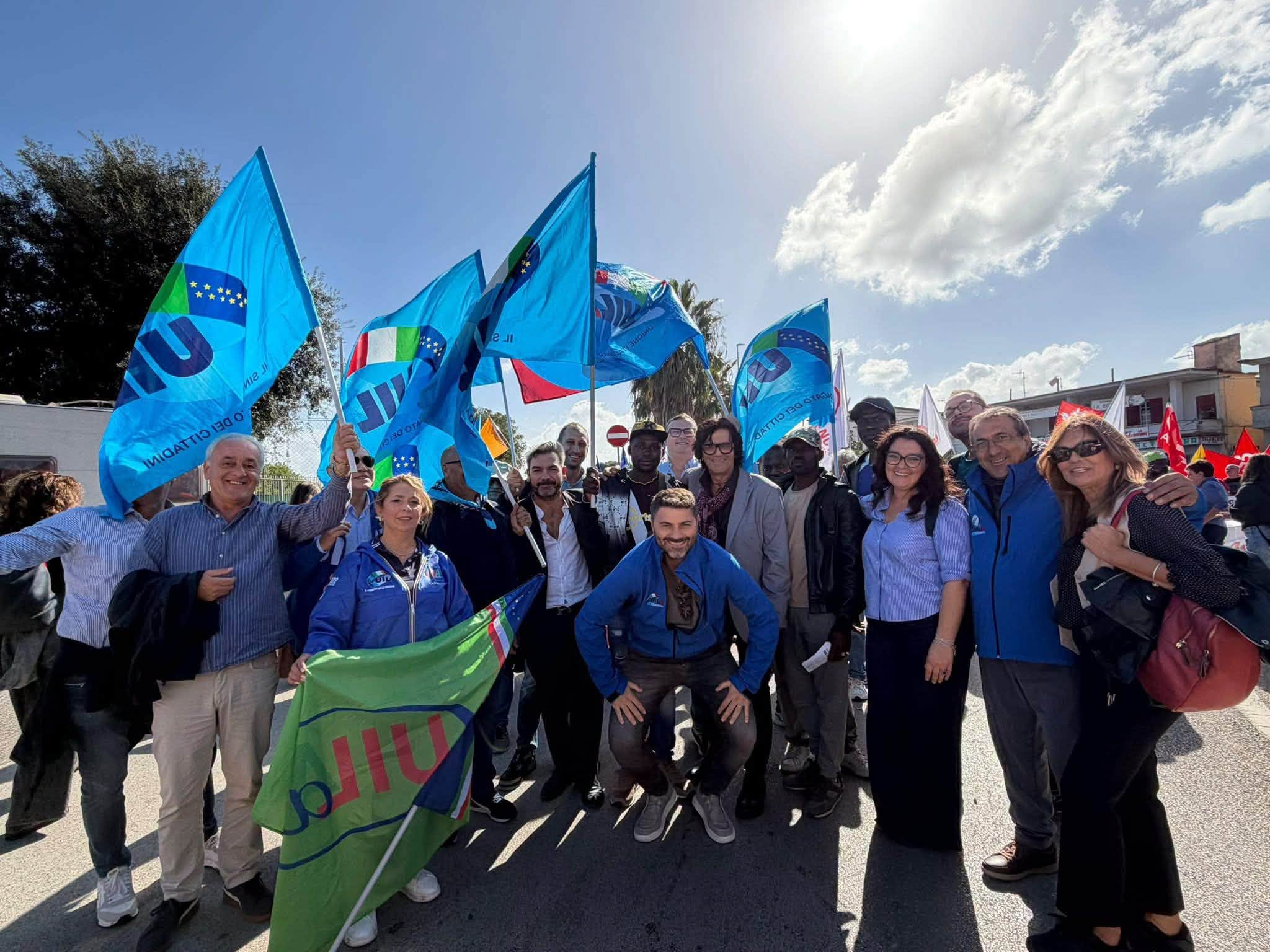 CASTELVOLTURNO MANIFESTAZIONE “NO AL CPR” – UIL CAMPANIA: “I MIGRANTI NON DIVENTINO IL CAPRO ESPIATORIO DI CIO’ CHE NON FUNZIONA NEL NOSTRO PAESE. IL GOVERNO DIA RISPOSTE AL TERRITORIO SU CRIMINALITÀ, CAPORALATO, POVERTÀ, ISOLAMENTO”